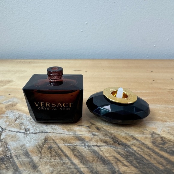 Vintage Versace Crystal Noir for Women Eau de Parfum 0.17 oz / 5 ml MINI Splash - Picture 4 of 5